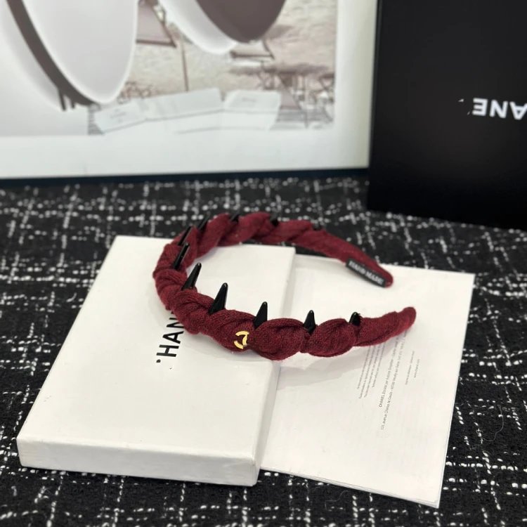 Chanel Uncategorized Braided tooth headband with CC charm — Red