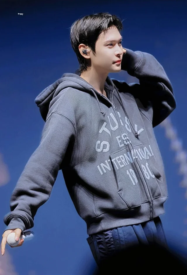Stüssy Hoodies & Sweatshirts Zip-Up Fleece Hoodie with International 1980 Graphic product detail image 2