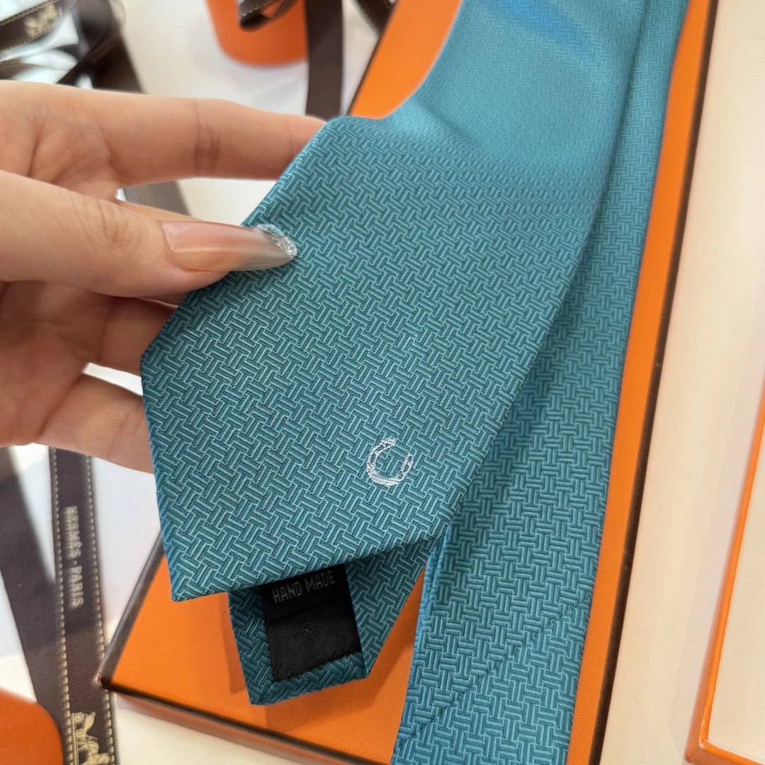 Hermès Ties Horseshoe Motif Jacquard Tie image 5