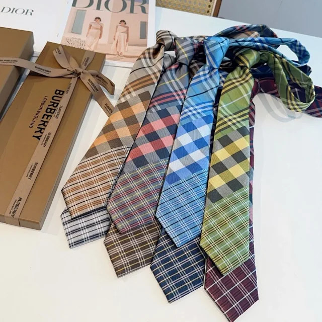 Burberry Ties 6592 Plaid Jacquard Necktie product detail image 1