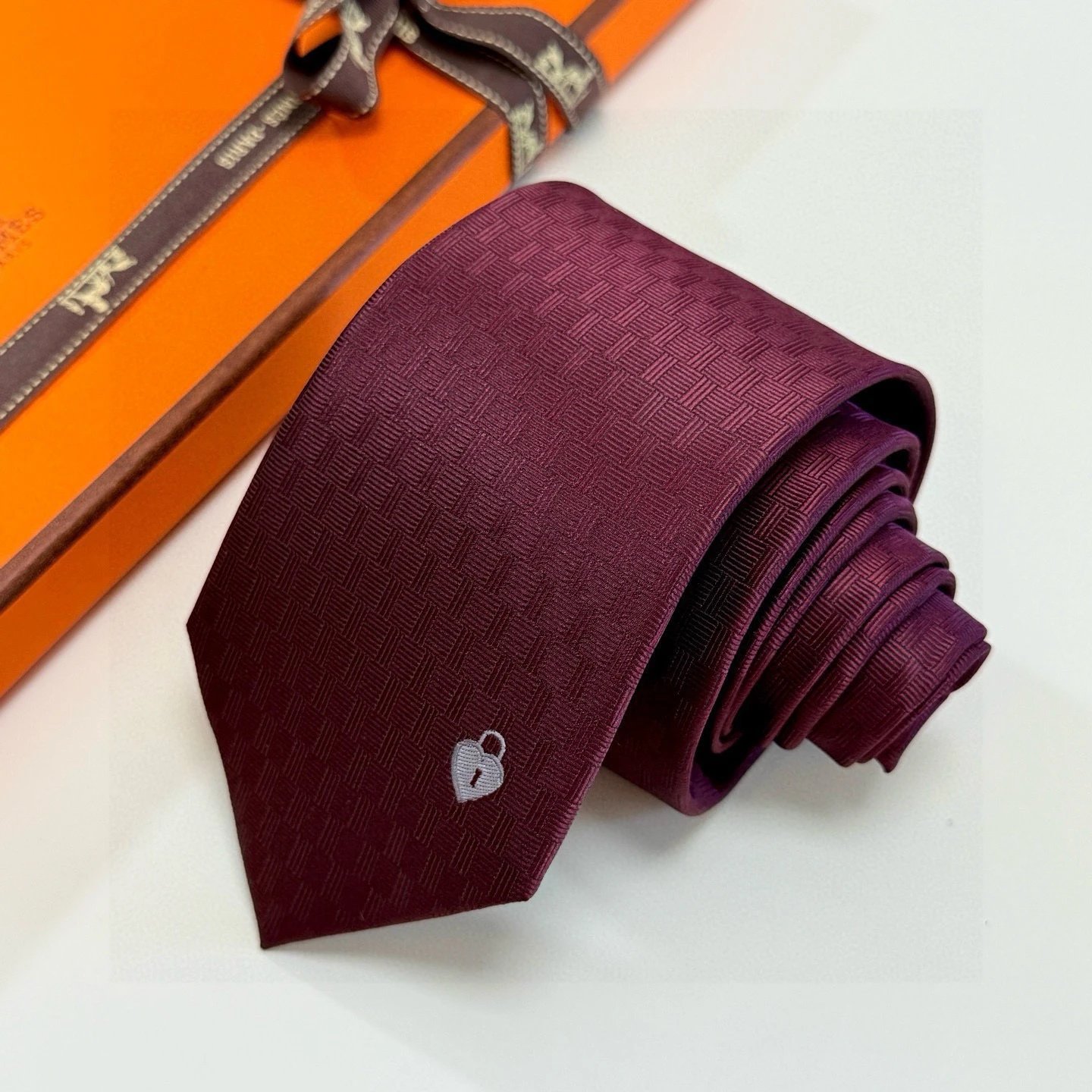 Hermès Ties Jacquard-Woven Padlock Motif Tie — 04