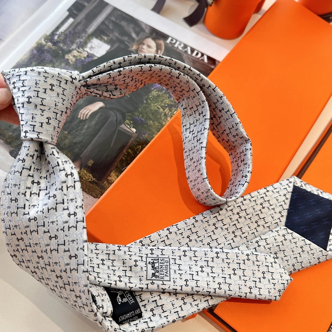 Hermès Ties Silk H-pattern jacquard tie image 6