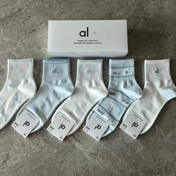 Alo Socks Unisex Half-Crew Ribbed Logo — SKU-37
