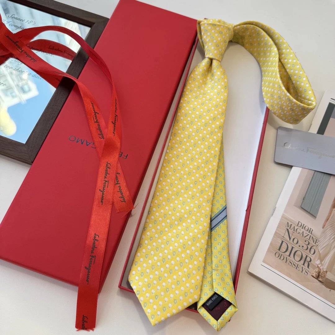 Ferragamo Ties Horseshoe-pattern silk necktie — 01