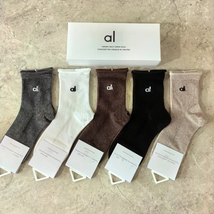 Alo Socks Unisex Half-Crew Ribbed Logo — SKU-36