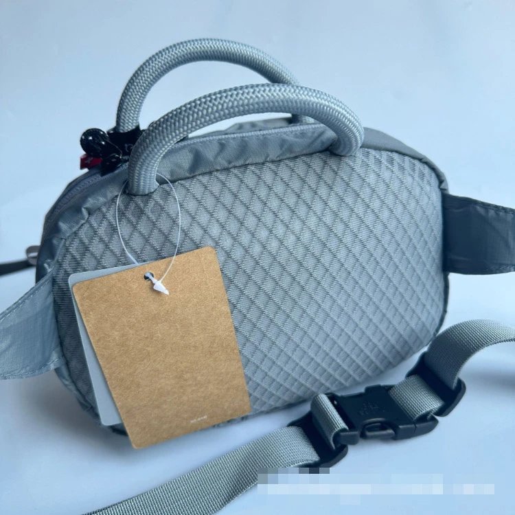 On Crossbody Bags 6210 Waist Bag image 4