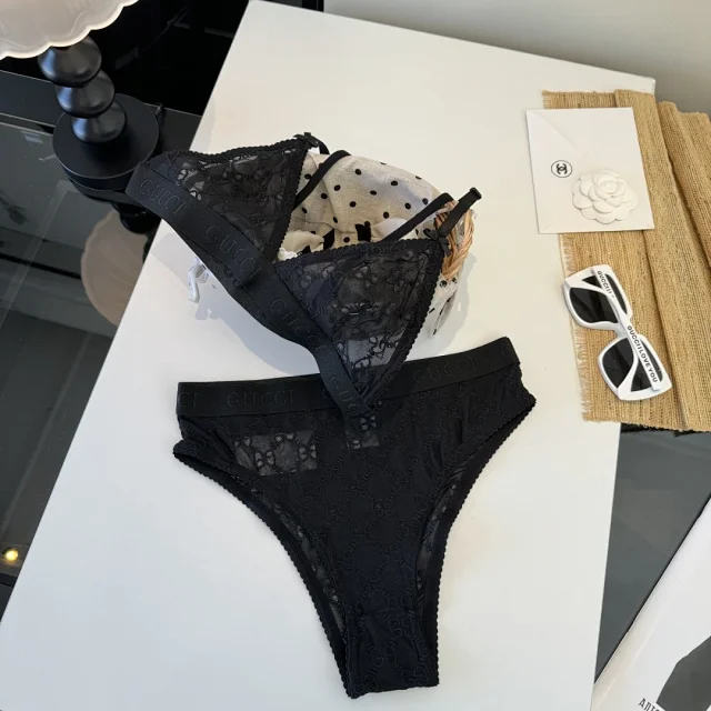 Gucci Underwear Lace Triangle Bralette and High-Cut Briefs Set product detail image 6