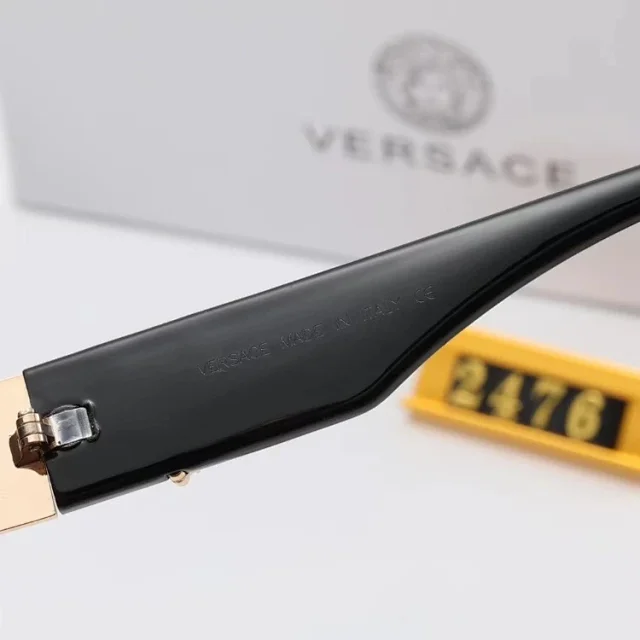 Versace Oversized shield sunglasses with Medusa head accents product detail image 3