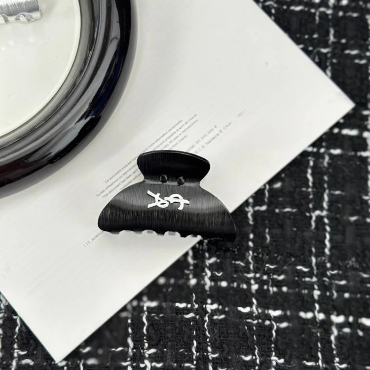 Saint Laurent Uncategorized Metal claw hair clip with YSL monogram — SKU-02-Fan-shaped black gripper