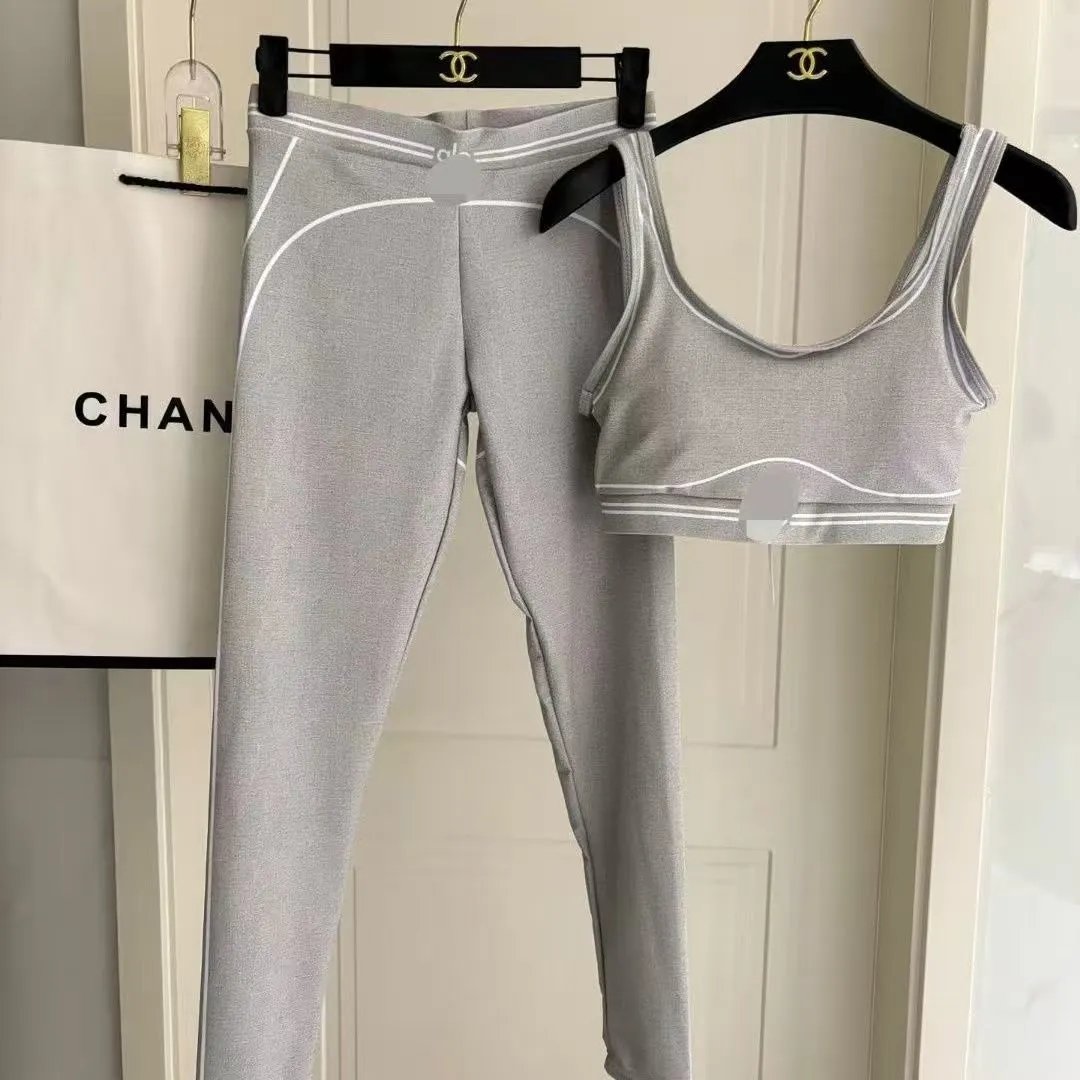 Alo Matching Sets Piped Sports Bra and Leggings Set — gray