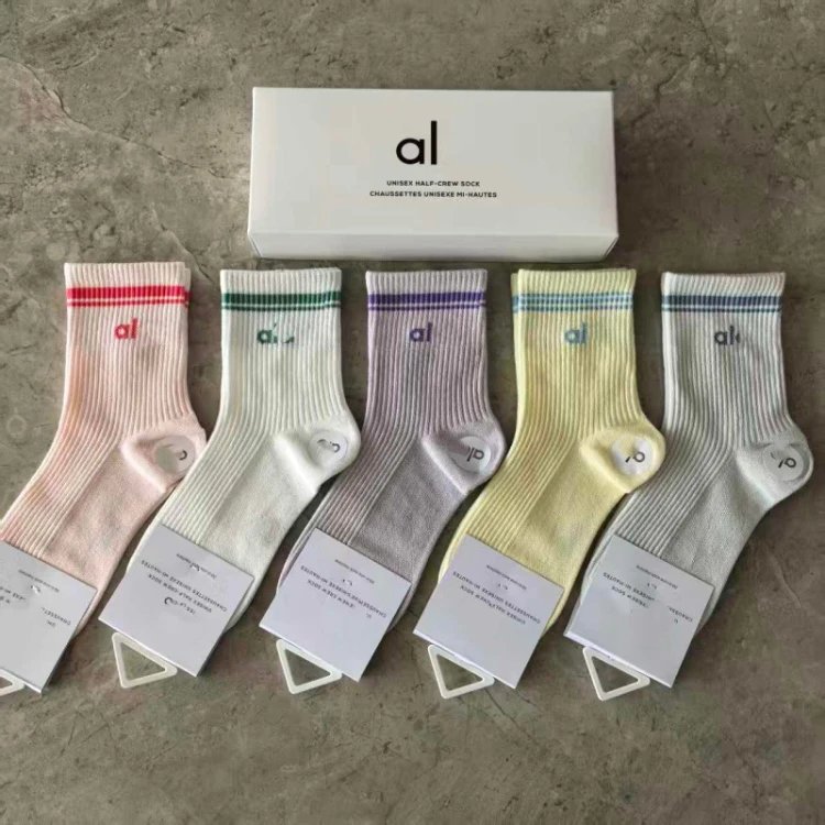 Alo Socks Unisex Half-Crew Ribbed Logo — SKU-05