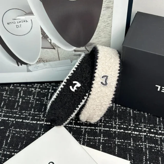 Chanel Bouclé CC Logo Headband product detail image 4