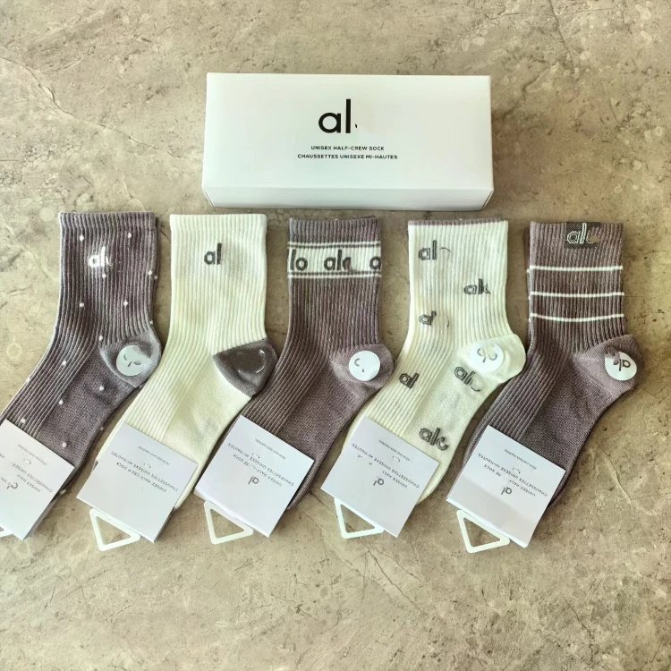 Alo Socks Unisex Half-Crew Ribbed Logo — SKU-10