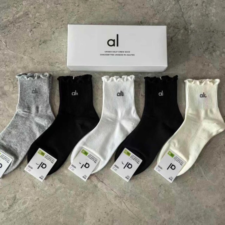 Alo Socks Unisex Half-Crew Ribbed Logo — SKU-18