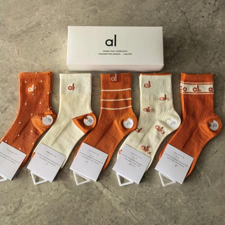 Alo Socks Unisex Half-Crew Ribbed Logo — SKU-29