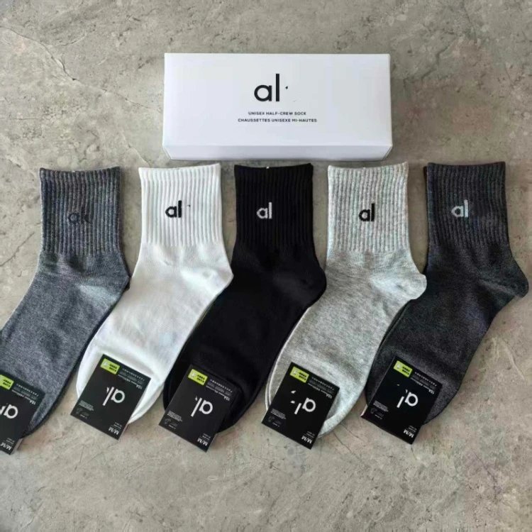 Alo Socks Unisex Half-Crew Ribbed Logo — SKU-34