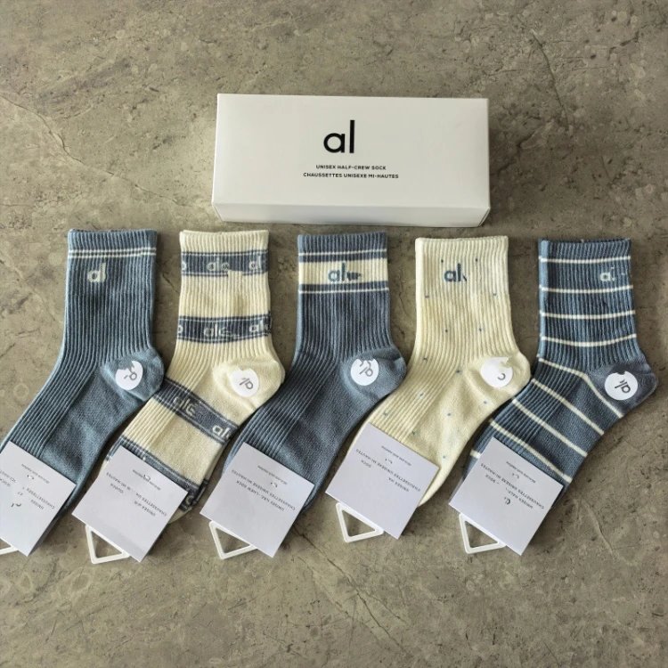 Alo Socks Unisex Half-Crew Ribbed Logo — SKU-27