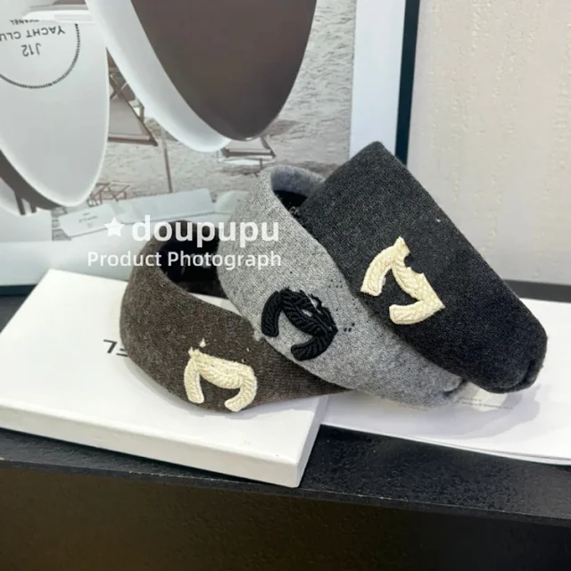 Chanel Uncategorized Padded wide headband with embroidered Double C logo product detail image 1