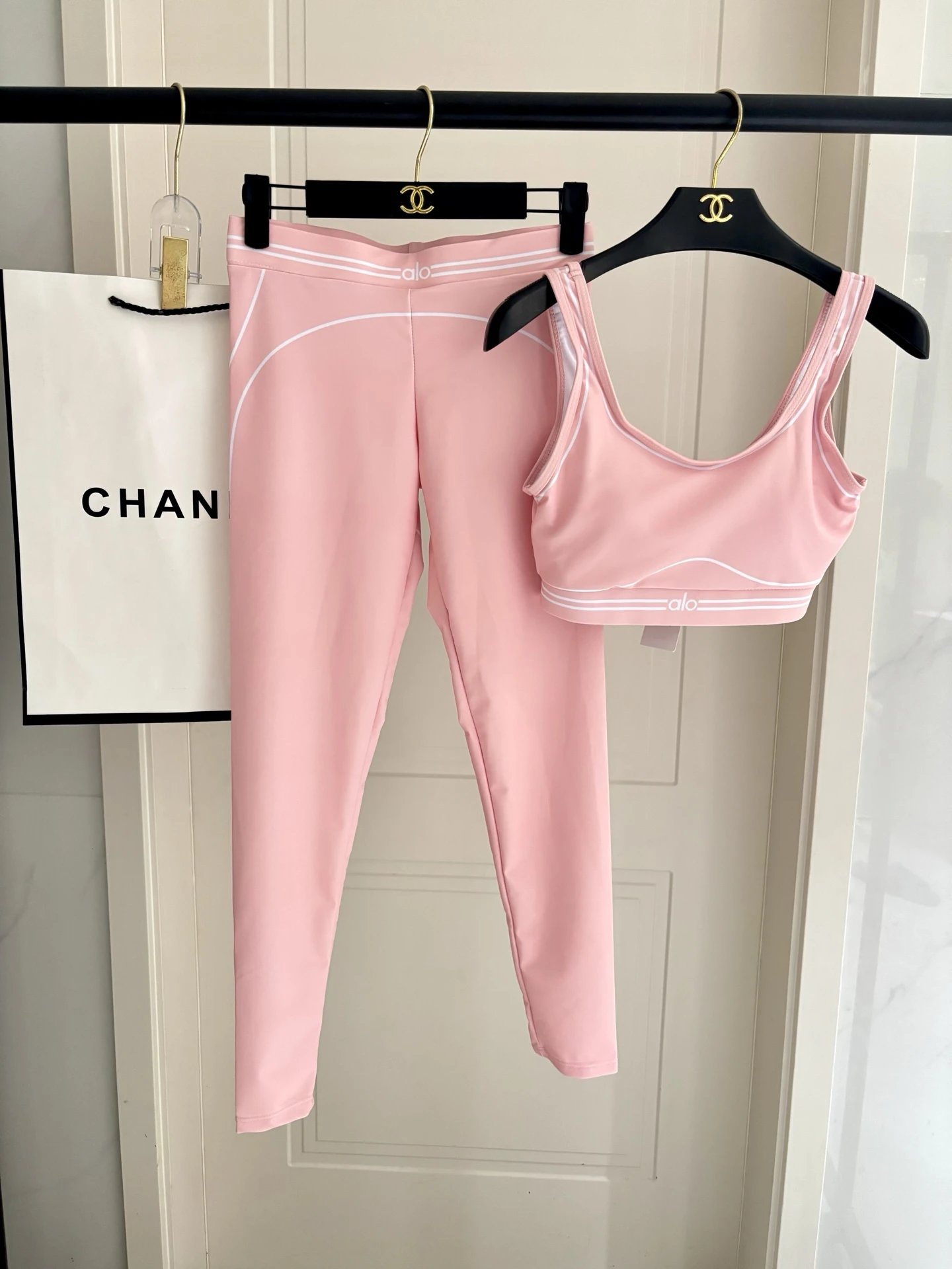 Alo Matching Sets Piped Sports Bra and Leggings Set — Pink