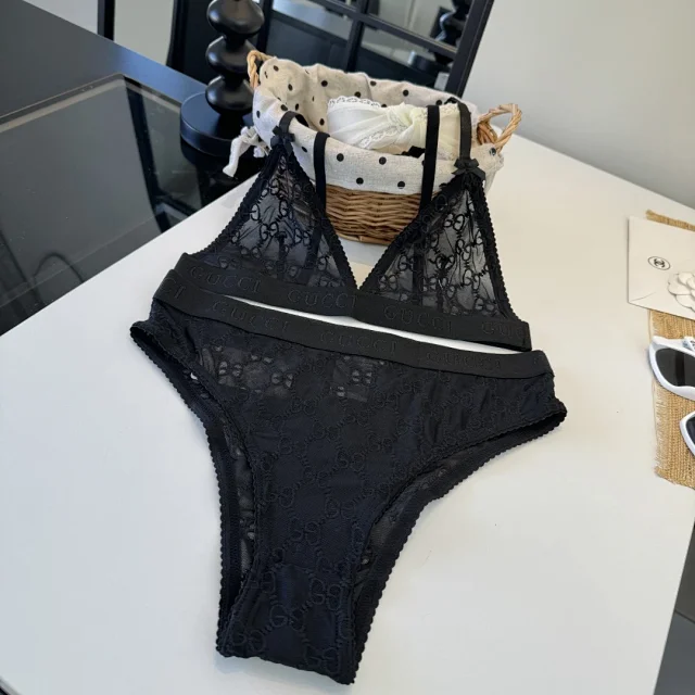 Gucci Underwear Lace Triangle Bralette and High-Cut Briefs Set product detail image 4