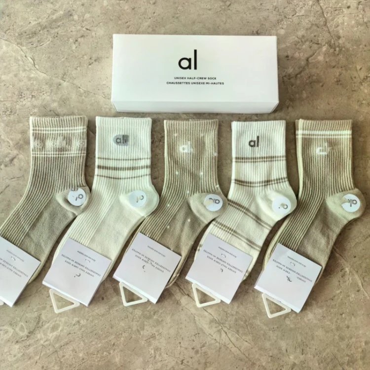 Alo Socks Unisex Half-Crew Ribbed Logo — SKU-07