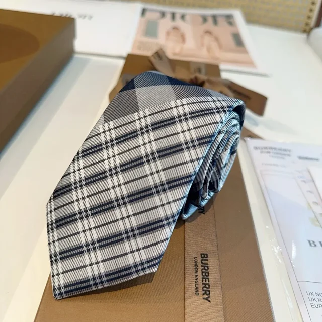 Burberry Ties 6592 Plaid Jacquard Necktie product detail image 5