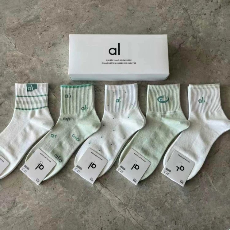 Alo Socks Unisex Half-Crew Ribbed Logo — SKU-41