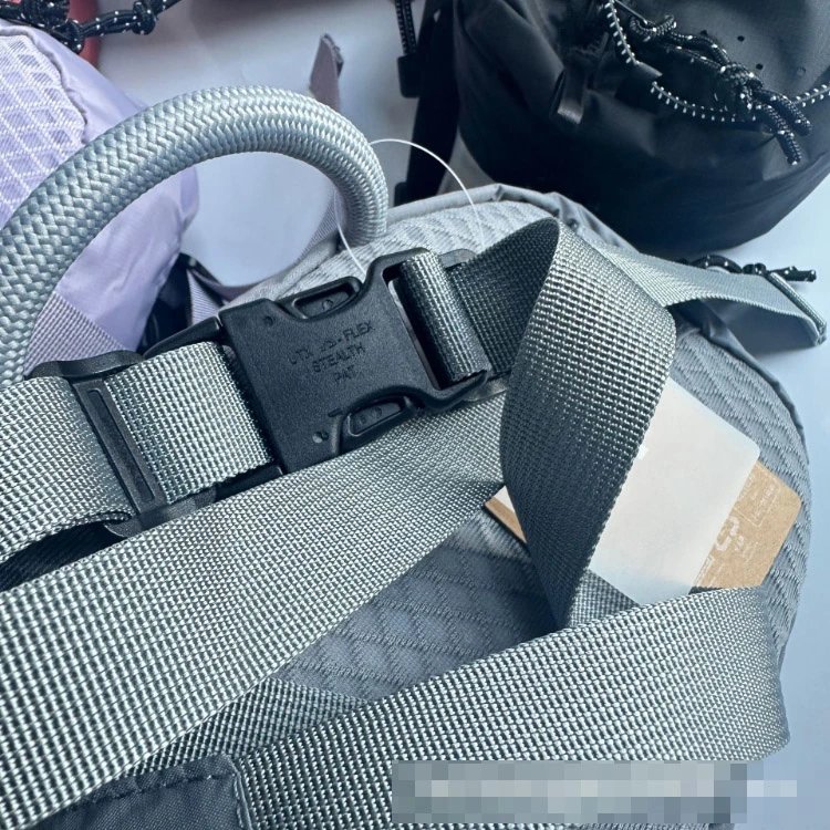 On Crossbody Bags 6210 Waist Bag image 9
