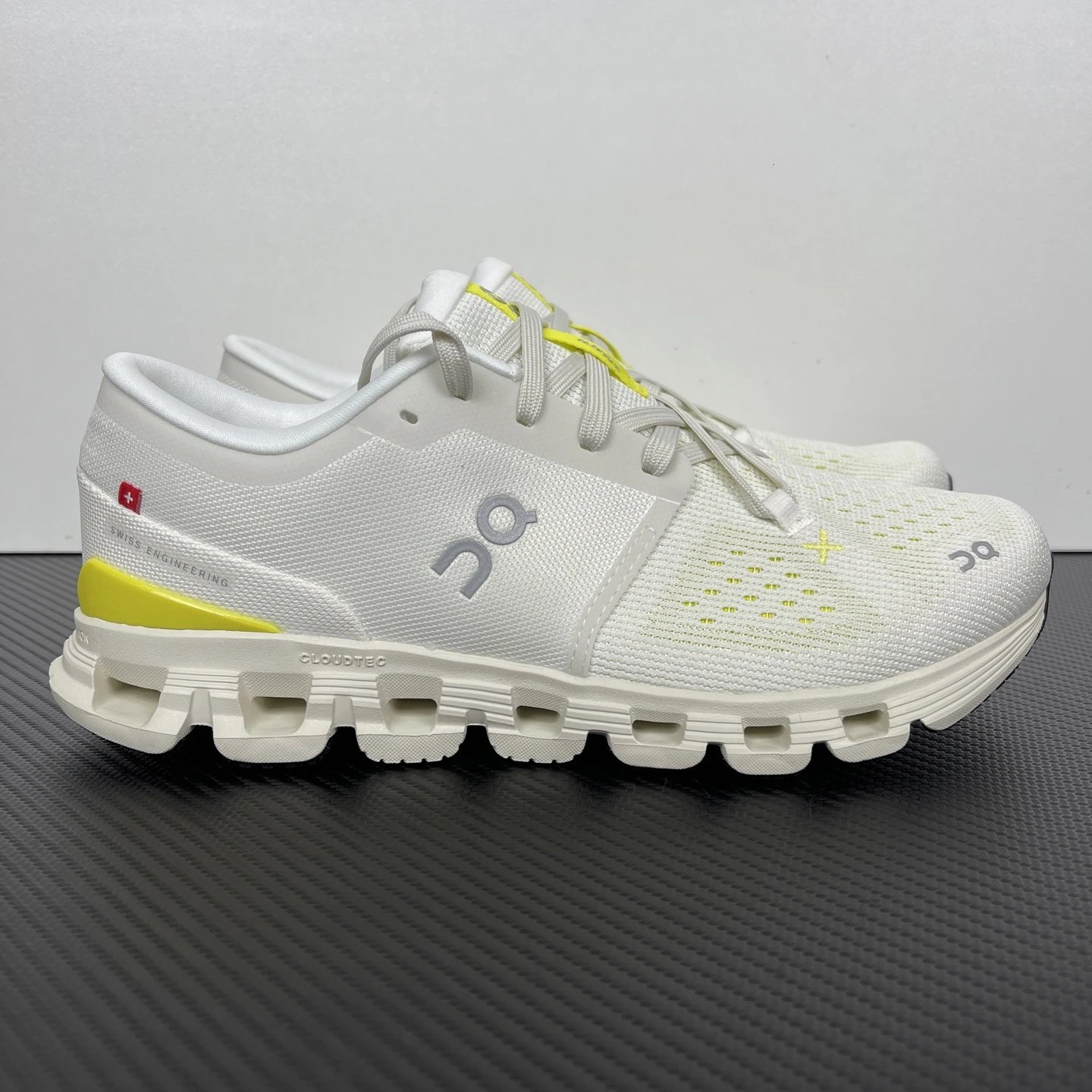 On Angpao Cloud X4 White Yellow 3ME30043072