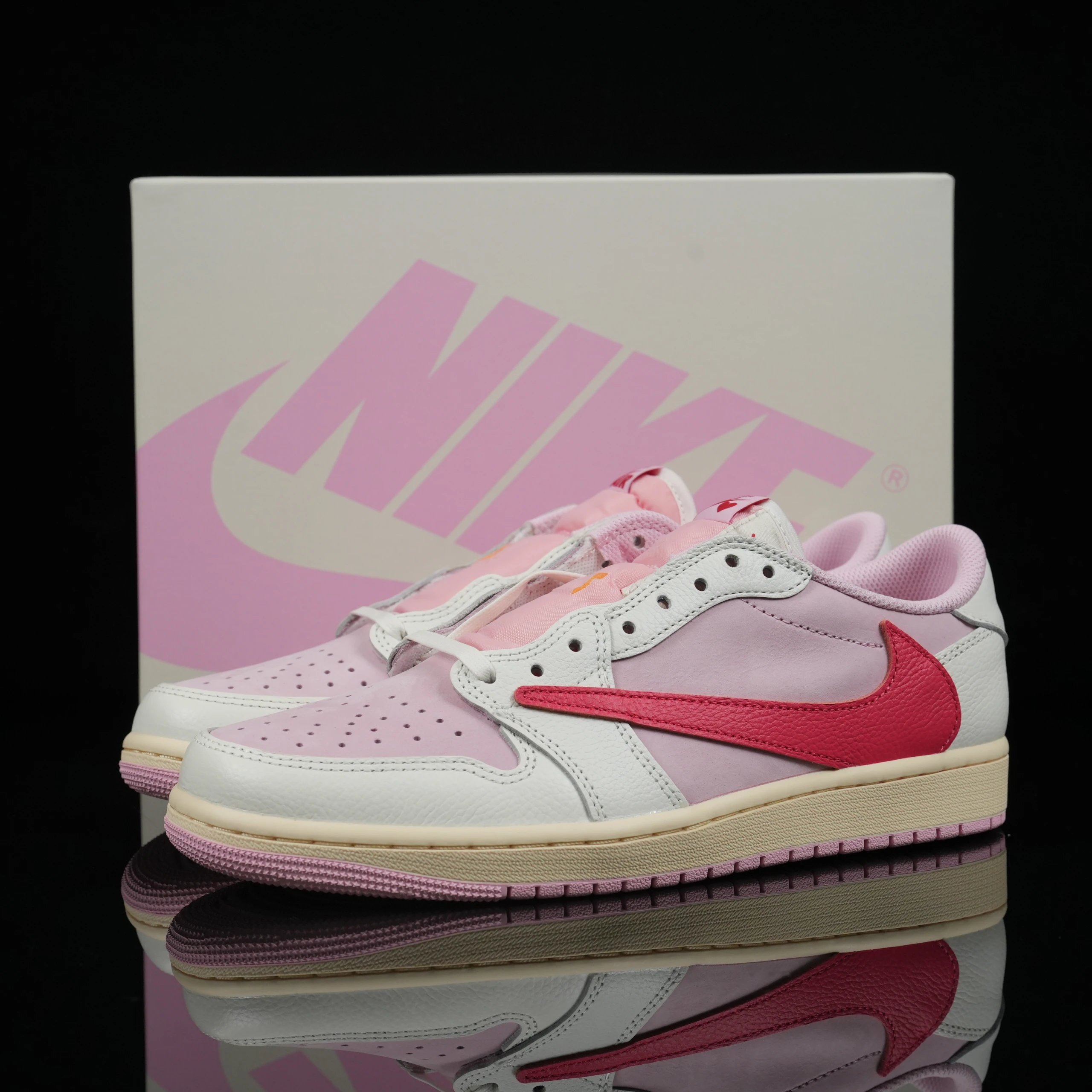 Jordan 1 Retro Low OG SP Travis Scott Shy Pink IQ7604-101