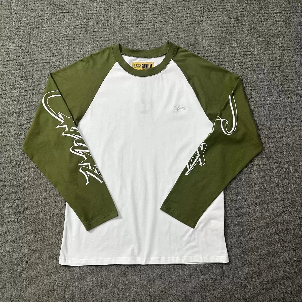Corteiz T-shirt Raglan Script White Olive