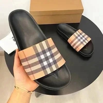 Burberry Haymarket Check Slide Sandals T-Shirt