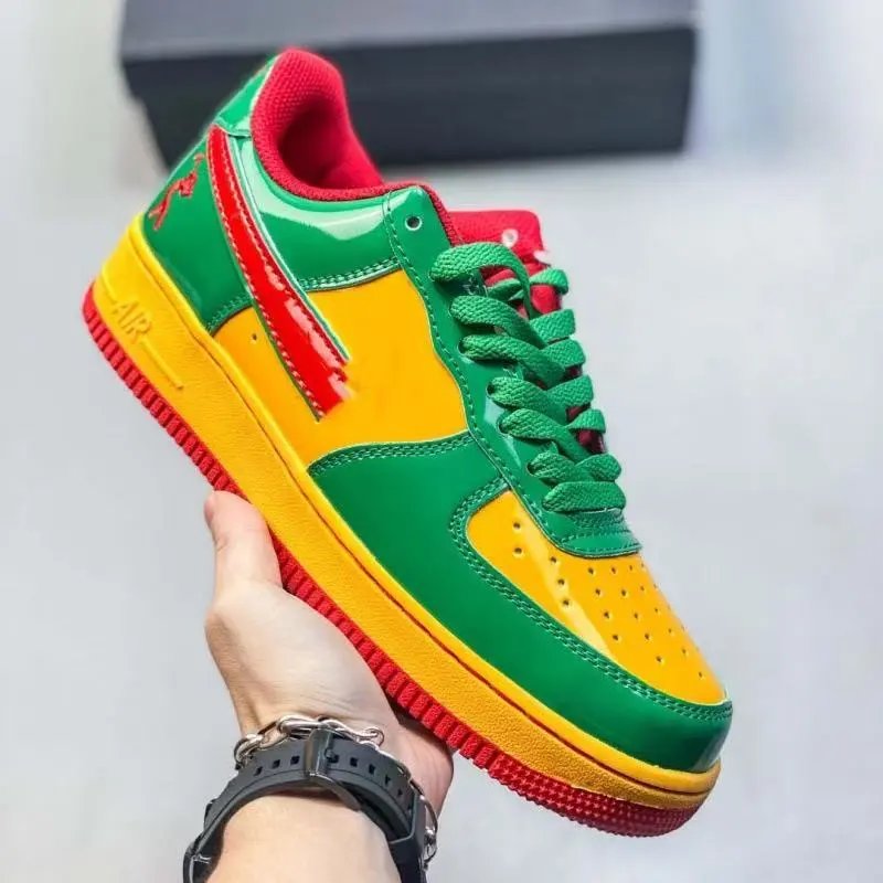 Nike Sneakers Low-Top Lace-Up — 33