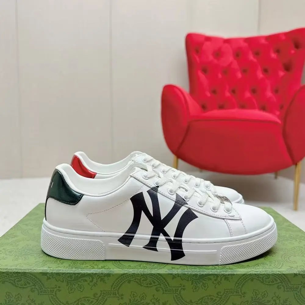 Gucci Sneakers Low-Top Logo — 12