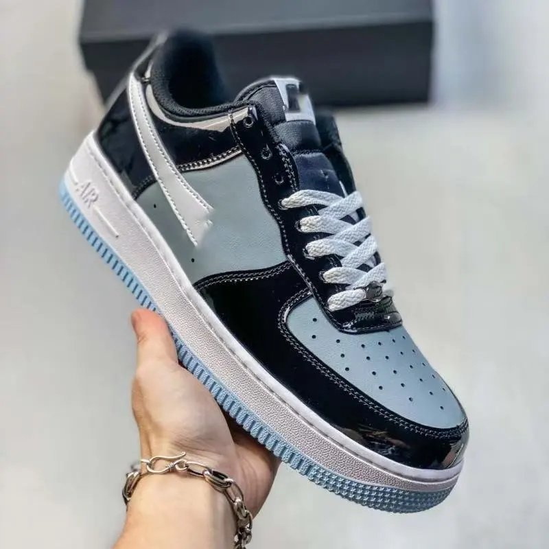 Nike Sneakers Low-Top Lace-Up — 28