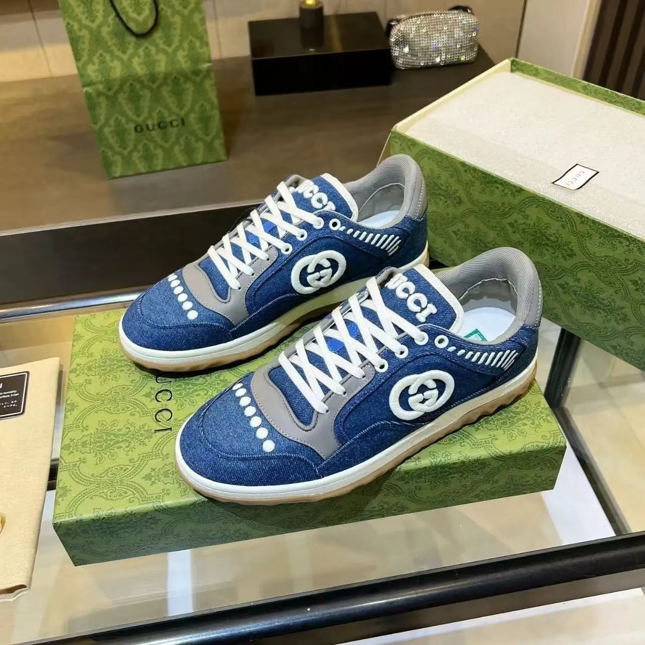 Gucci Sneakers Low-Top Logo — 28