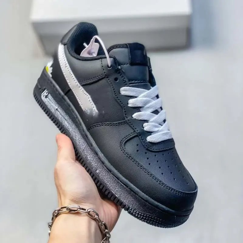 Nike Sneakers Low-Top Lace-Up — 20