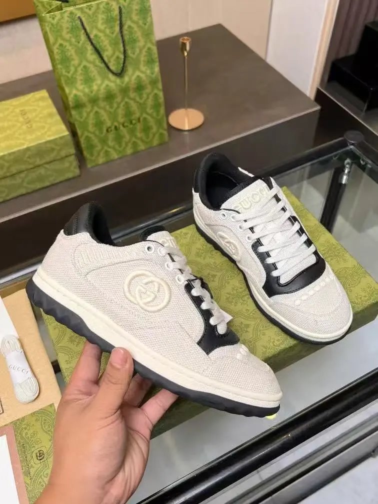 Gucci Sneakers Low-Top Logo — 19