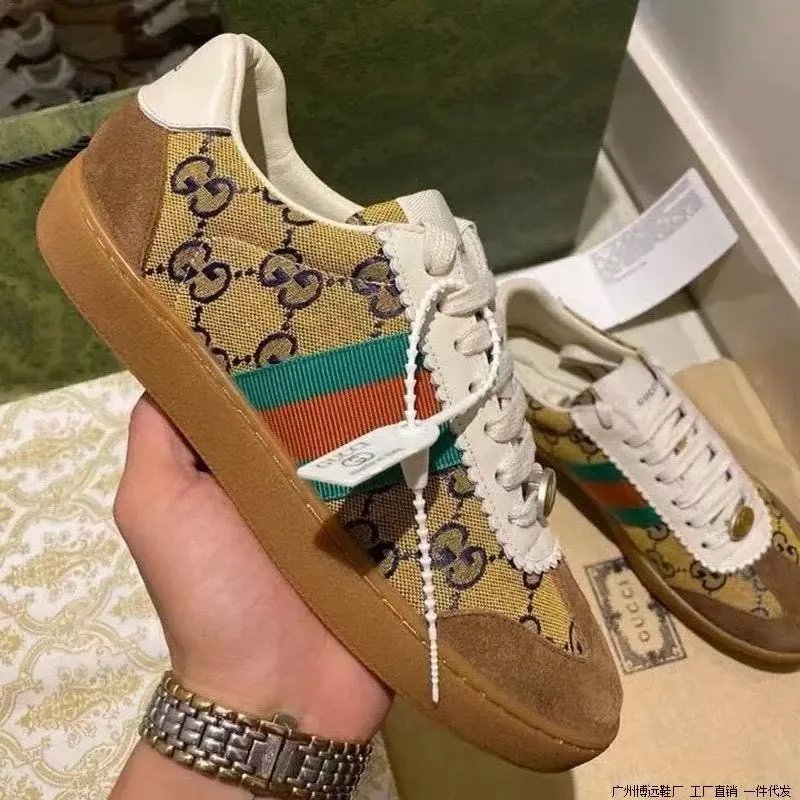 Gucci Sneakers Low-Top Logo — 32