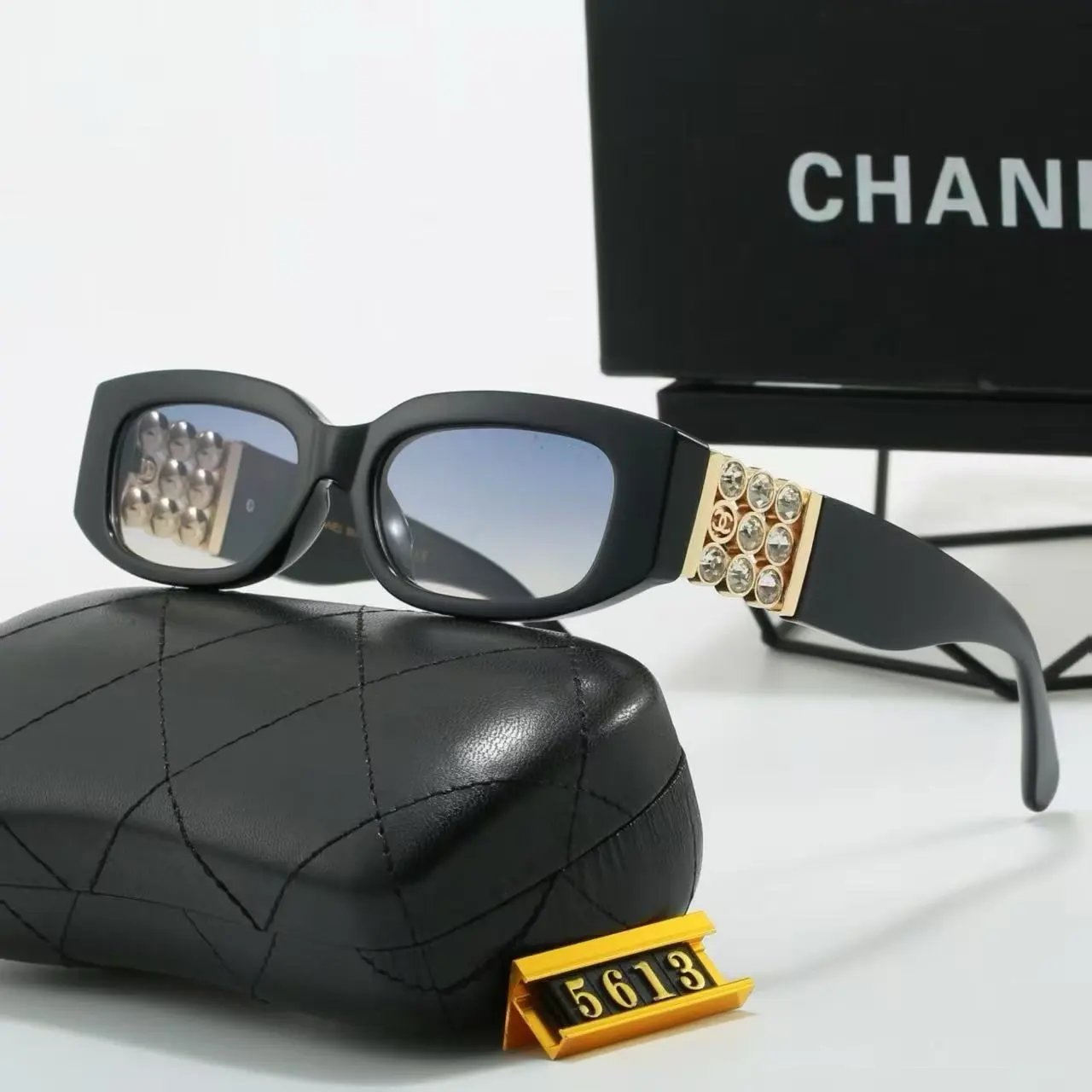 Vans Eyewear Rectangular sunglasses with Off The Wall temple logo — 32