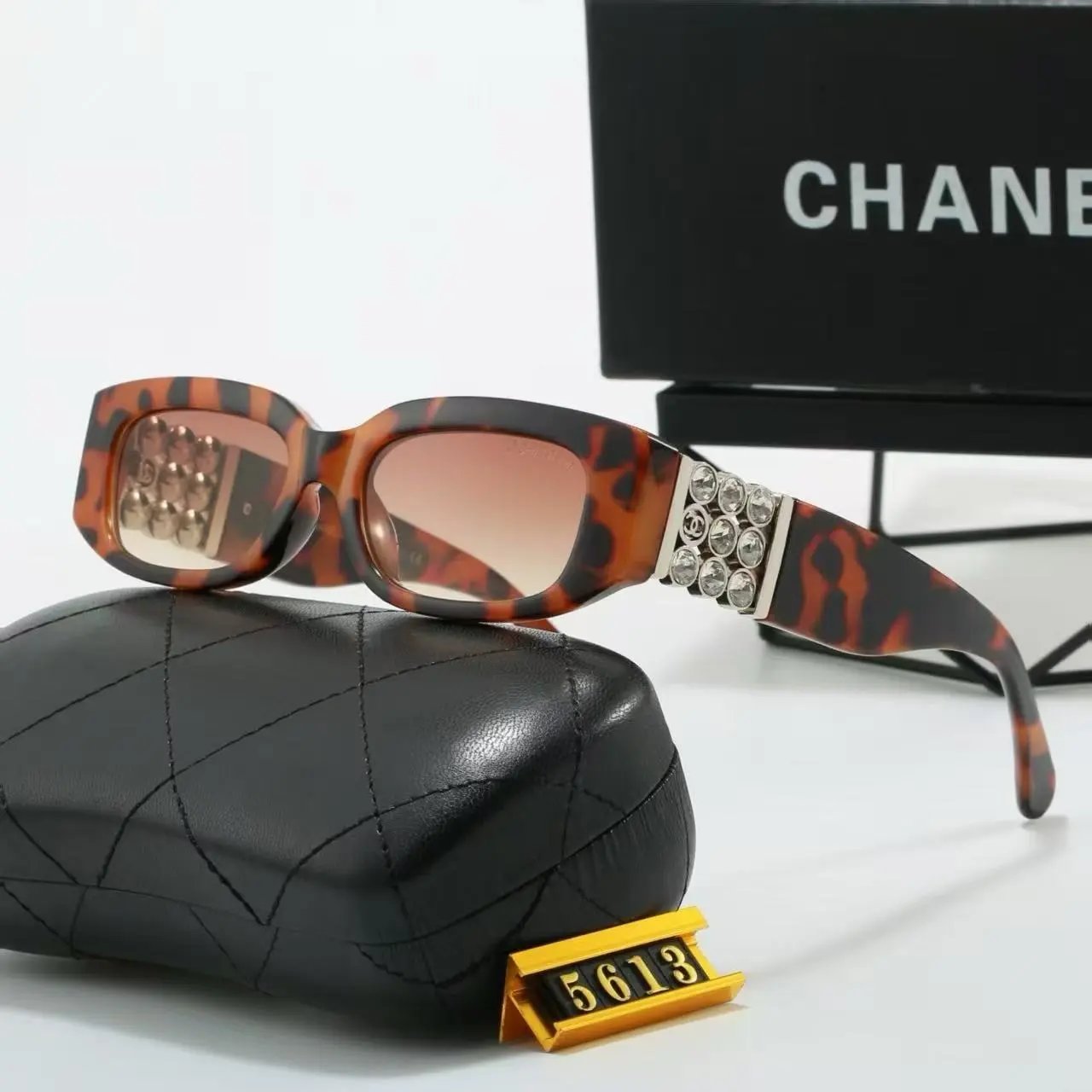 Vans Eyewear Rectangular sunglasses with Off The Wall temple logo — 34