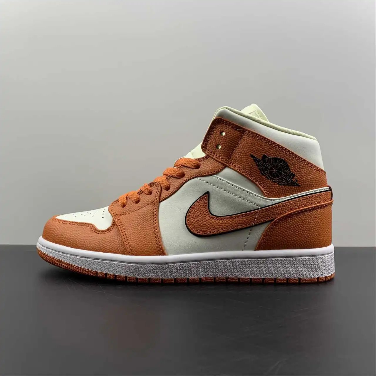 AJ1 Mid | White Orange – DV1302-100 thumbnail 2