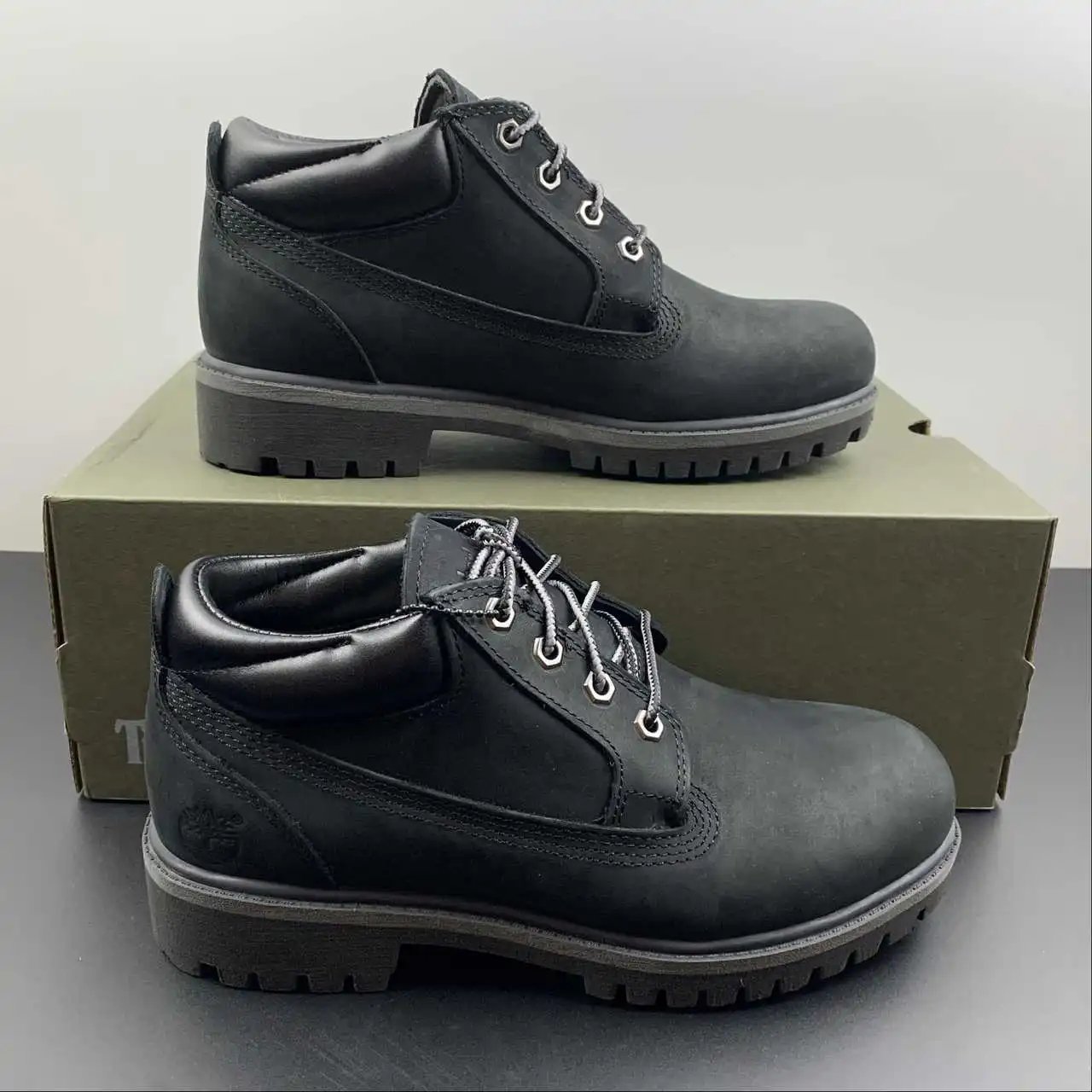 Timberland 纯黑 5-Inch Waterproof Chukka Boot