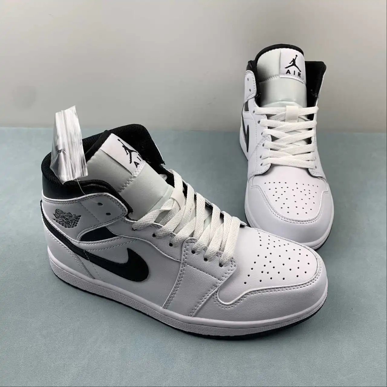 Air Jordan 1 Mid White Black Reverse Panda – DQ8426-132 thumbnail 4