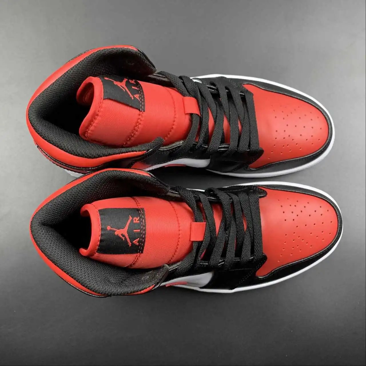AJ1 Mid Bred Limited Edition thumbnail 4