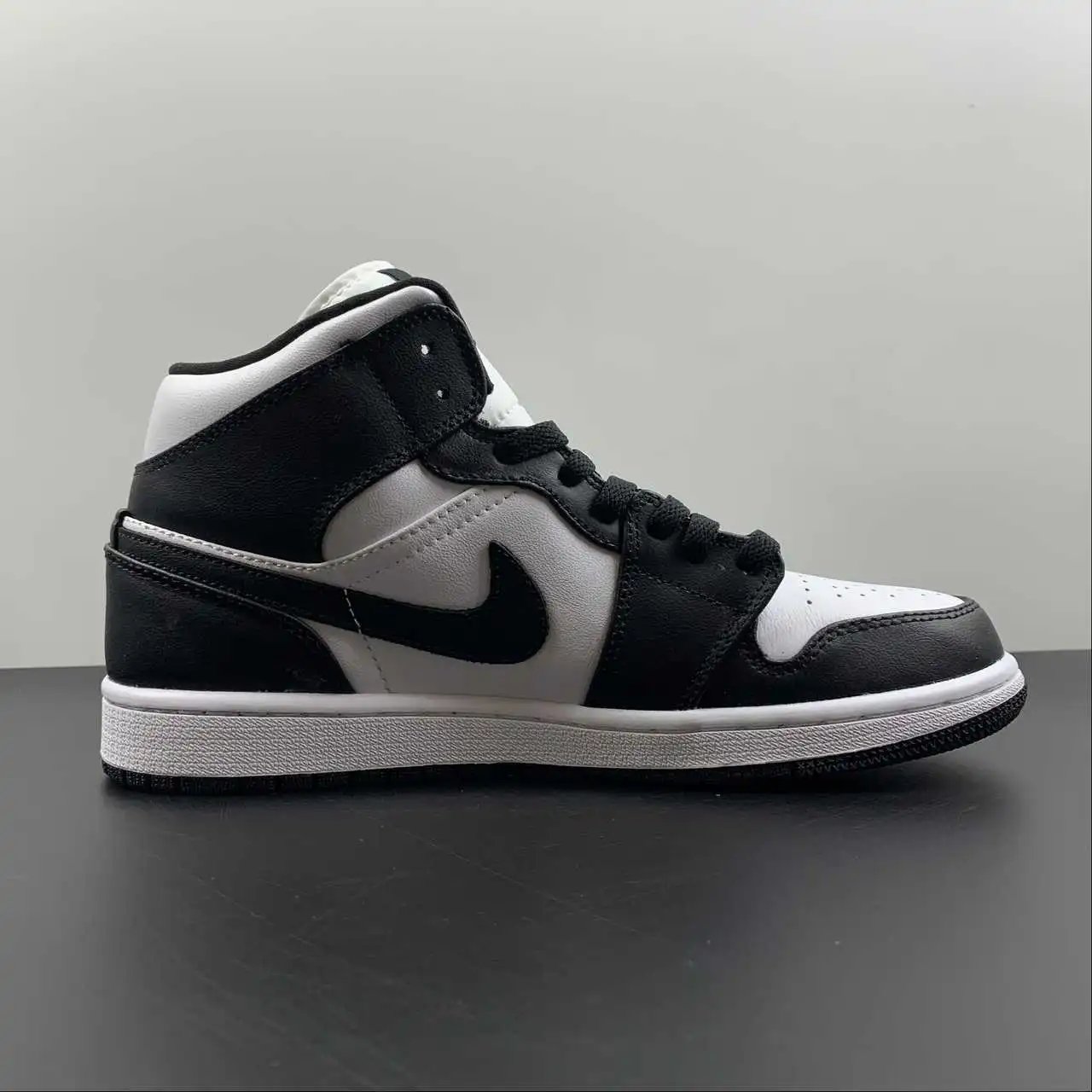 AJ1 Black White Panda Mid – DV0991-101 thumbnail 3