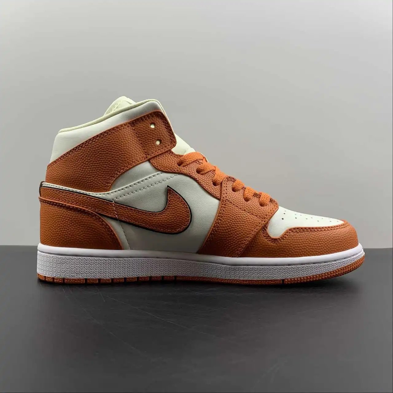 AJ1 Mid | White Orange – DV1302-100 thumbnail 3