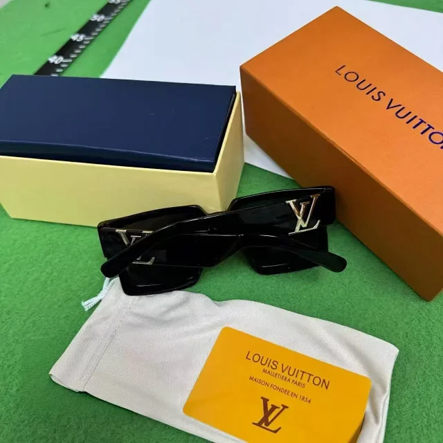 Louis Vuitton Eyewear Square-frame polarized sunglasses product detail image 7