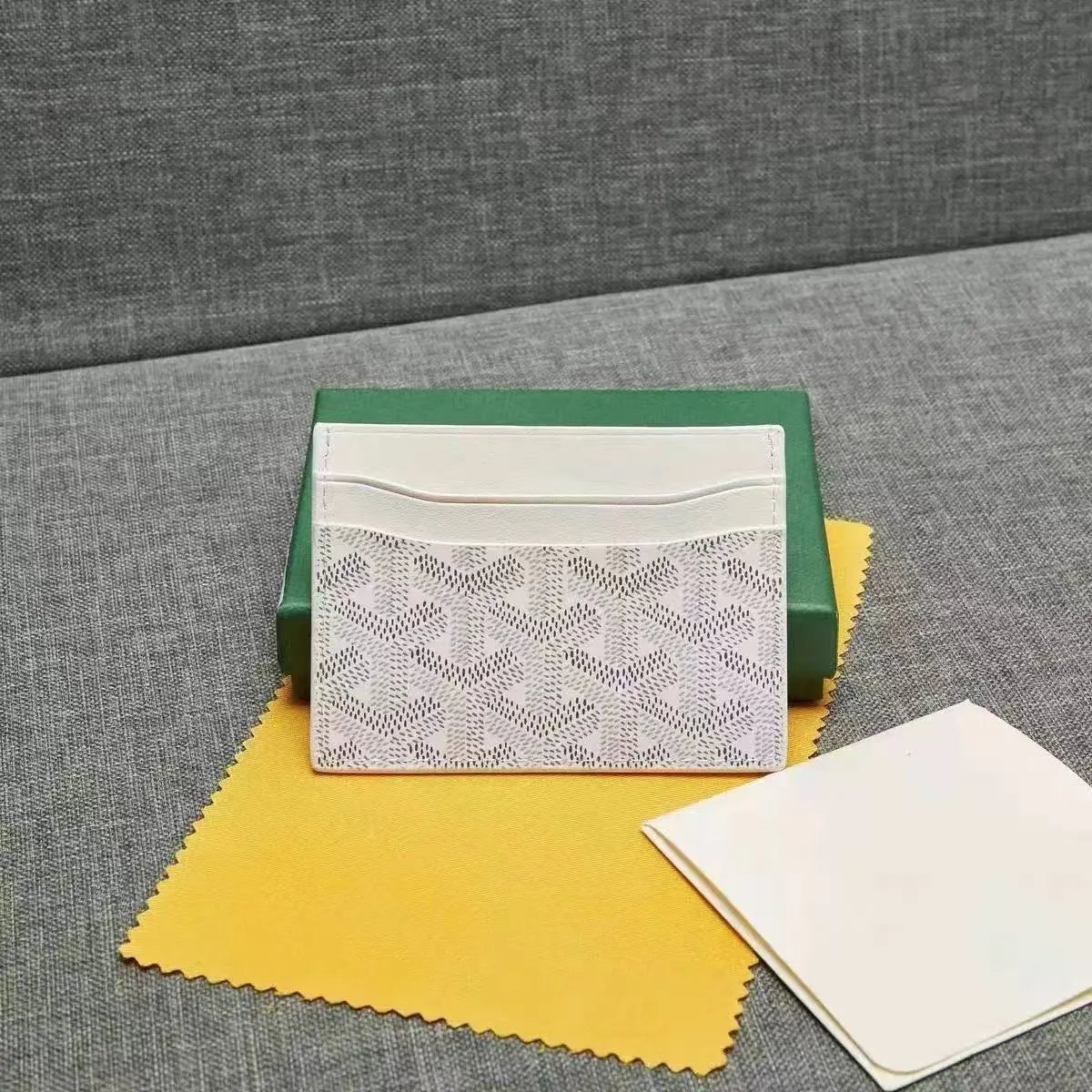01Goy-White 10.5*7.8cm