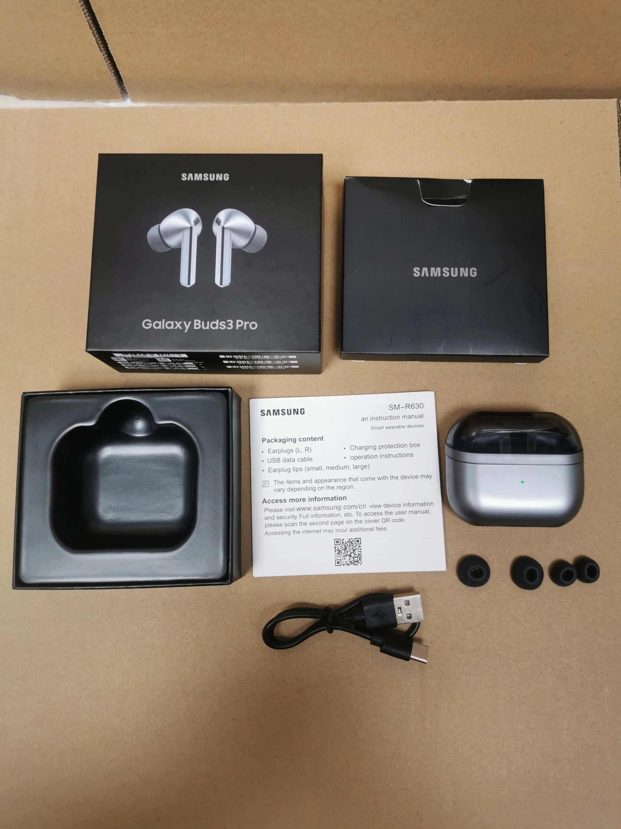 Samsung Galaxy Buds3 Pro Earbuds product detail 2